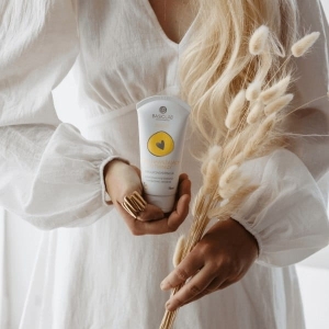 BasicLab Famillias krem nawilżający do twarzy o lekkiej konsystencji 75 ml