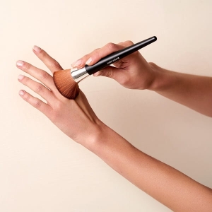 MARC INBANE Powder Brush pędzel do nakładania makijażu i samoopalacza